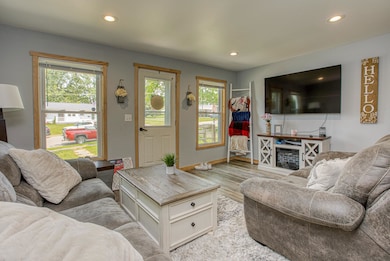 811 E Maple St, Lancaster, WI 53813 - photo 5