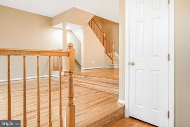 2512 Woodrow Wilson Dr, Herndon, VA 20171 - photo 3