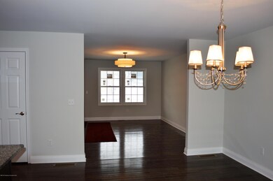 701 E Swinick Dr, Dunmore, PA 18512 - photo 5