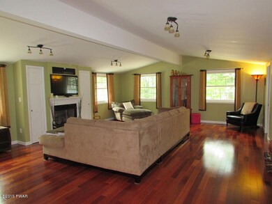 802 Hickory Ct, Hawley, PA 18428 - photo 2