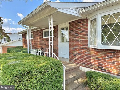 601 W Franklin St, Womelsdorf, PA 19567 - photo 2