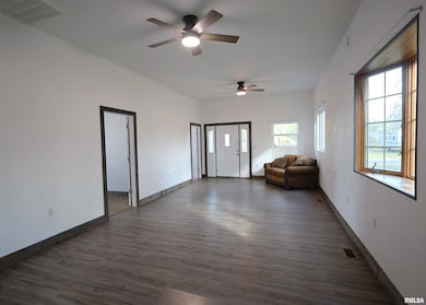 711 N Vine St, Sandoval, IL 62882 - photo 5