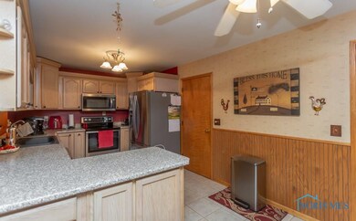 1426 E Sandusky St, Findlay, OH 45840 - photo 5