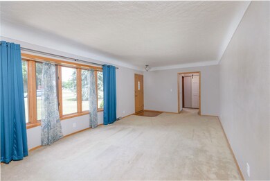 2023 Maplewood Dr, Cedar Falls, IA 50613 - photo 6