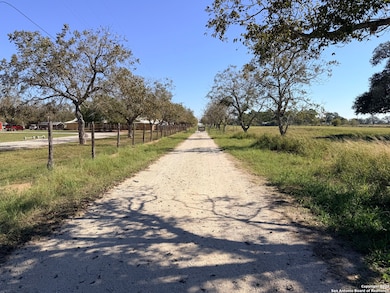 2880 2nd St, Pleasanton, TX 78064 - photo 2