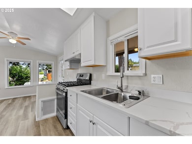 16329 Grootendorst Ln unit 8, Brookings, OR 97415 - photo 6