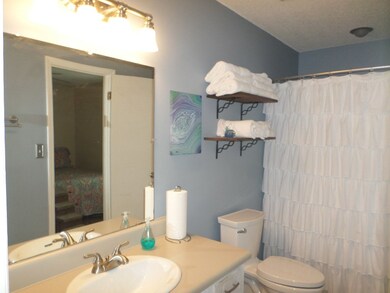 Nice Roomy Full Bath