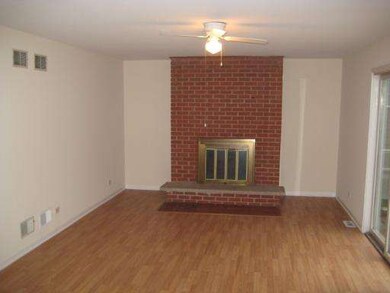 548 N Walnut St, Elmhurst, IL 60126 - photo 4