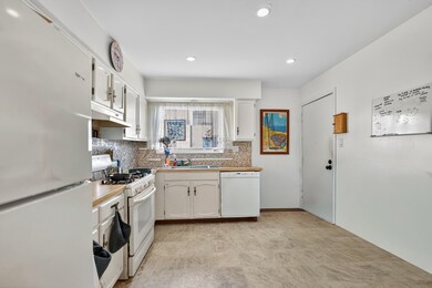 7218 W Wrightwood Ave unit 111, Elmwood Park, IL 60707 - photo 4