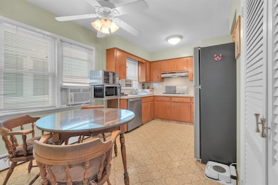 7 Country Village Ct, Bayonne, NJ 07002 - photo 2