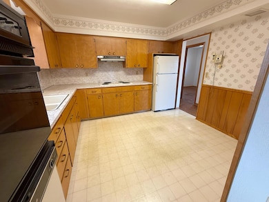 1306 Skyline Dr, Decorah, IA 52101 - photo 7