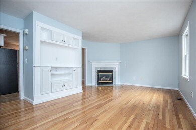 3 W Pine St unit 11, Plaistow, NH 03865 - photo 4