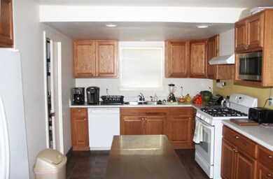 369 N 2nd St, Central Point, OR 97502 - photo 5