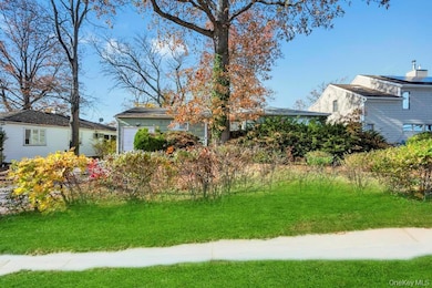 4 Hope Dr, Plainview, NY 11803 - photo 2