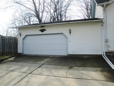 2.5 Car Garage