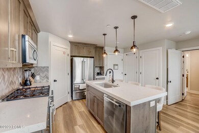 6-web-or-mls-W Peace Tree Trail-006