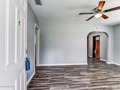 822 Linda Dr Jacksonville FL-007-004-Liv