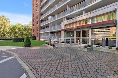 Park City Estates unit 10L, Rego Park, NY 11374 - photo 2