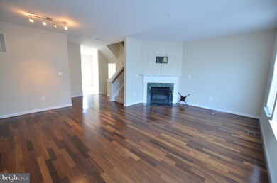 103 Lavenport Cir, Frederick, MD 21702 - photo 2