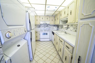 Kitchen w/Laundry Center