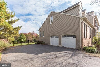 215 Heritage Dr, Columbus, NJ 08022 - photo 4