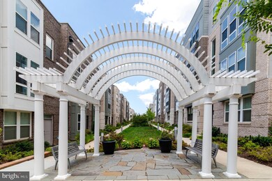 13326 Sherwood Park Ln, Herndon, VA 20171 - photo 2