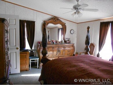 92 Forest Edge Dr, Hendersonville, NC 28792 - photo 4