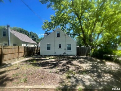 2037 4th St, Moline, IL 61265 - photo 3