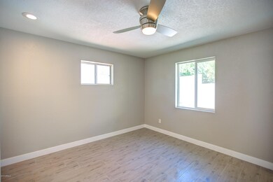 1620 E Echo Ln, Phoenix, AZ 85020 - photo 7