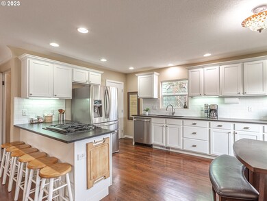 8105 N Fenwick Ave, Portland, OR 97217 - photo 6