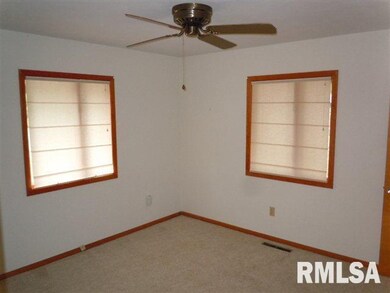 420 Mayfair Dr, Lincoln, IL 62656 - photo 7