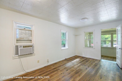 727 S Magnolia Ave, Lansing, MI 48912 - photo 2