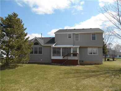 7316 Winbert Dr, North Tonawanda, NY 14120 - photo 2