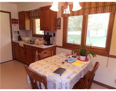 57030 Pine View Dr, South Bend, IN 46619 - photo 7