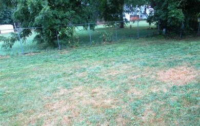 6301 Kelling St, Davenport, IA 52806 - photo 3