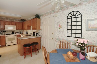 114 Pembroke Cir unit 46C1, Lake Bluff, IL 60044 - photo 4