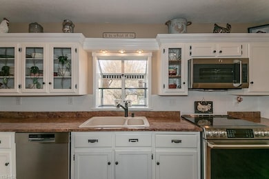 5261 E Maple Rd, Geneva, OH 44041 - photo 6