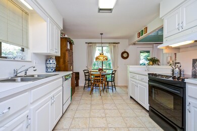 5355 Shorecrest Dr, Jacksonville, FL 32210 - photo 7