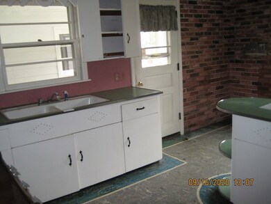 11 Gore Ave, Hatfield, MA 01038 - photo 4