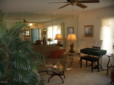 REFRESHING, COZY LIVING ROOM