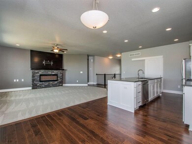 9421 Rushbrook Dr, Johnston, IA 50131 - photo 7