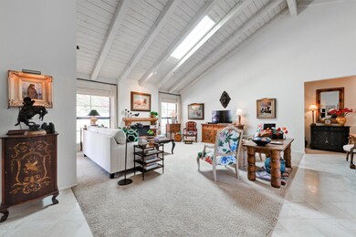 004_Living Room