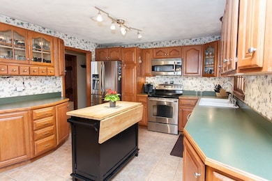 9 Edgemont Ave, Burlington, MA 01803 - photo 5