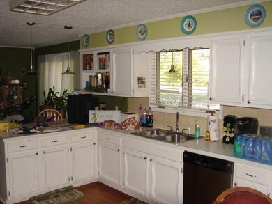 1409 S Jefferson St, Hugoton, KS 67951 - photo 2