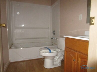 253 Harris St, Elmore, OH 43416 - photo 3