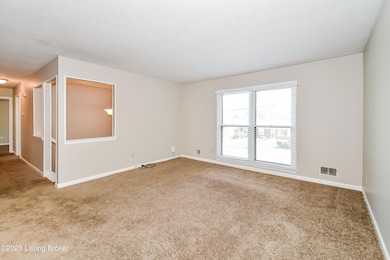 1042 Cristland Rd, Louisville, KY 40214 - photo 6