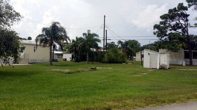 304 Pineapple St, Sebastian, FL 32958 - photo 3