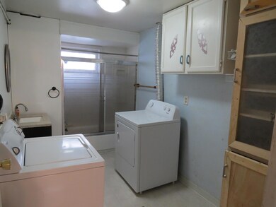 05 Bathroom 1