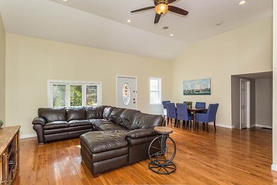 934 Merrimack Ave, Dracut, MA 01826 - photo 4