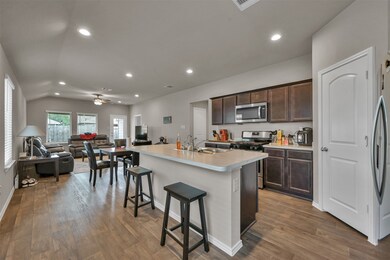 16827 Silent Pines Ct, Conroe, TX 77302 - photo 5